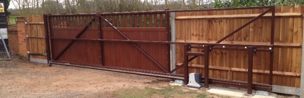 An industrial cantilever automatic gate by LinkCare